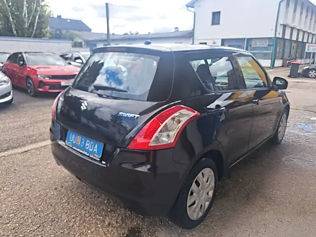 Suzuki Swift 1.2 66 kW rok 2012, 94 100 km, Rakousko — foto 9 z 44