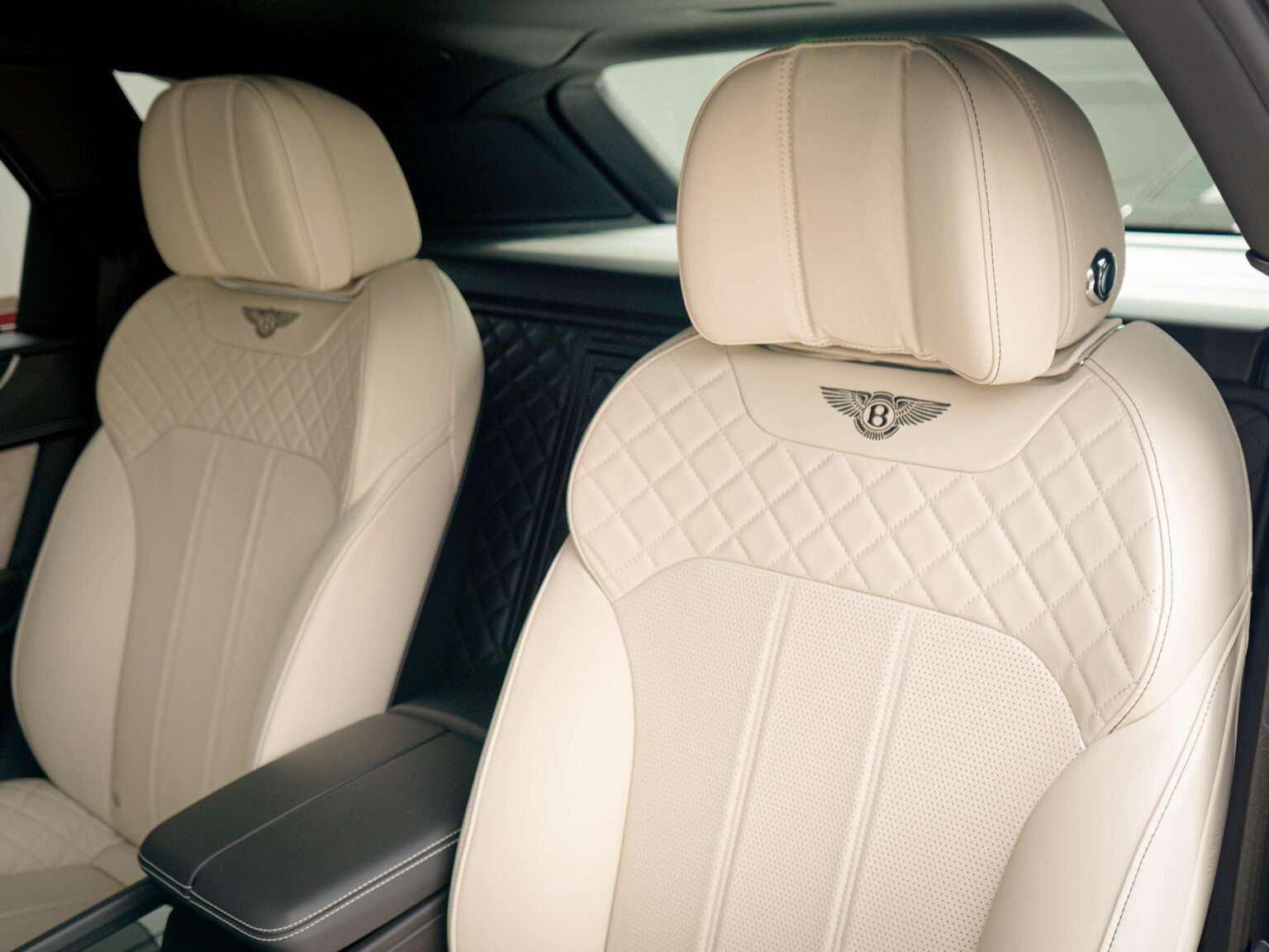 Bentley Bentayga w12 automat rok 2016, 106 825 km, Polsko — foto 7 z 21
