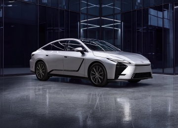 Lexus Poznań-Ławica rok 2026, Polsko — foto 2 z 4