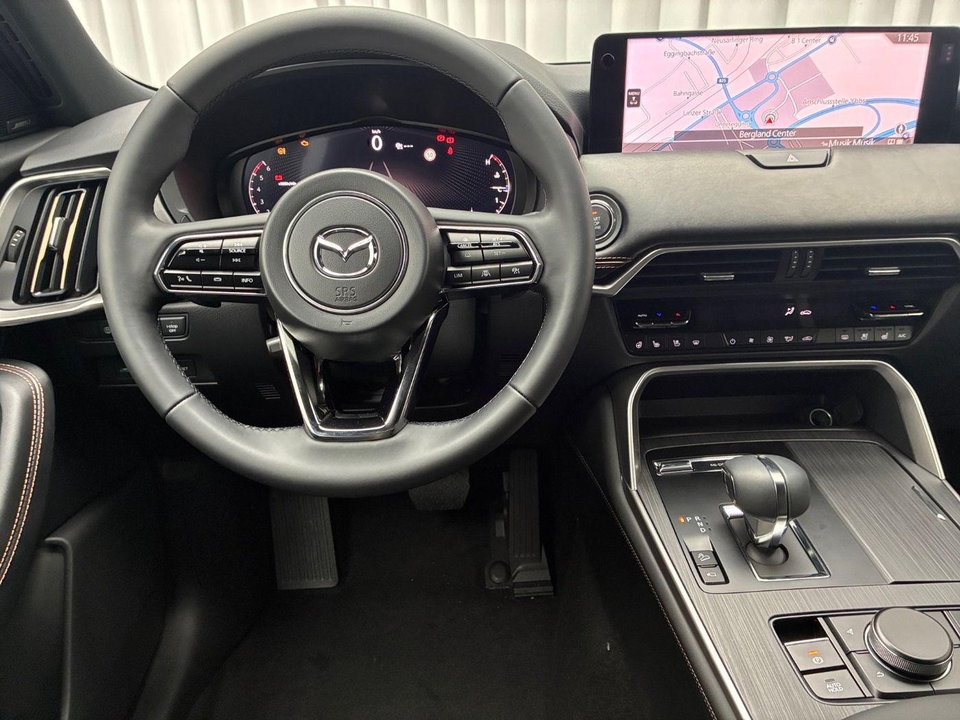 Mazda 3.3d 187 kW automat, 4 km, Rakousko — foto 14 z 46