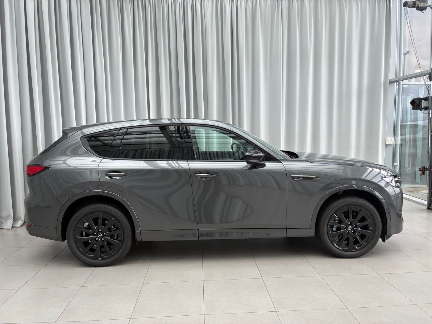 Mazda 3.3d 187 kW automat, 4 km, Rakousko — foto 3 z 46