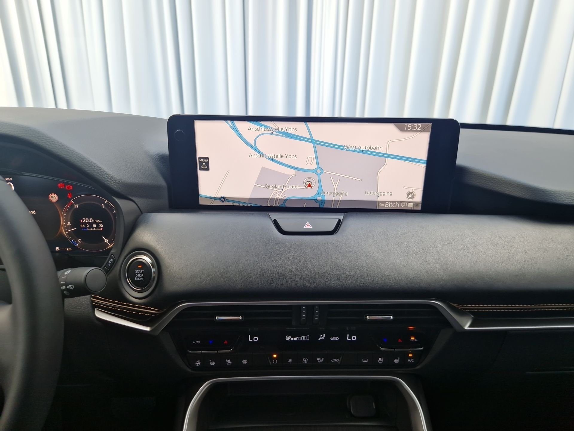 Mazda 3.3d 187 kW automat, 6 km, Rakousko — foto 16 z 25