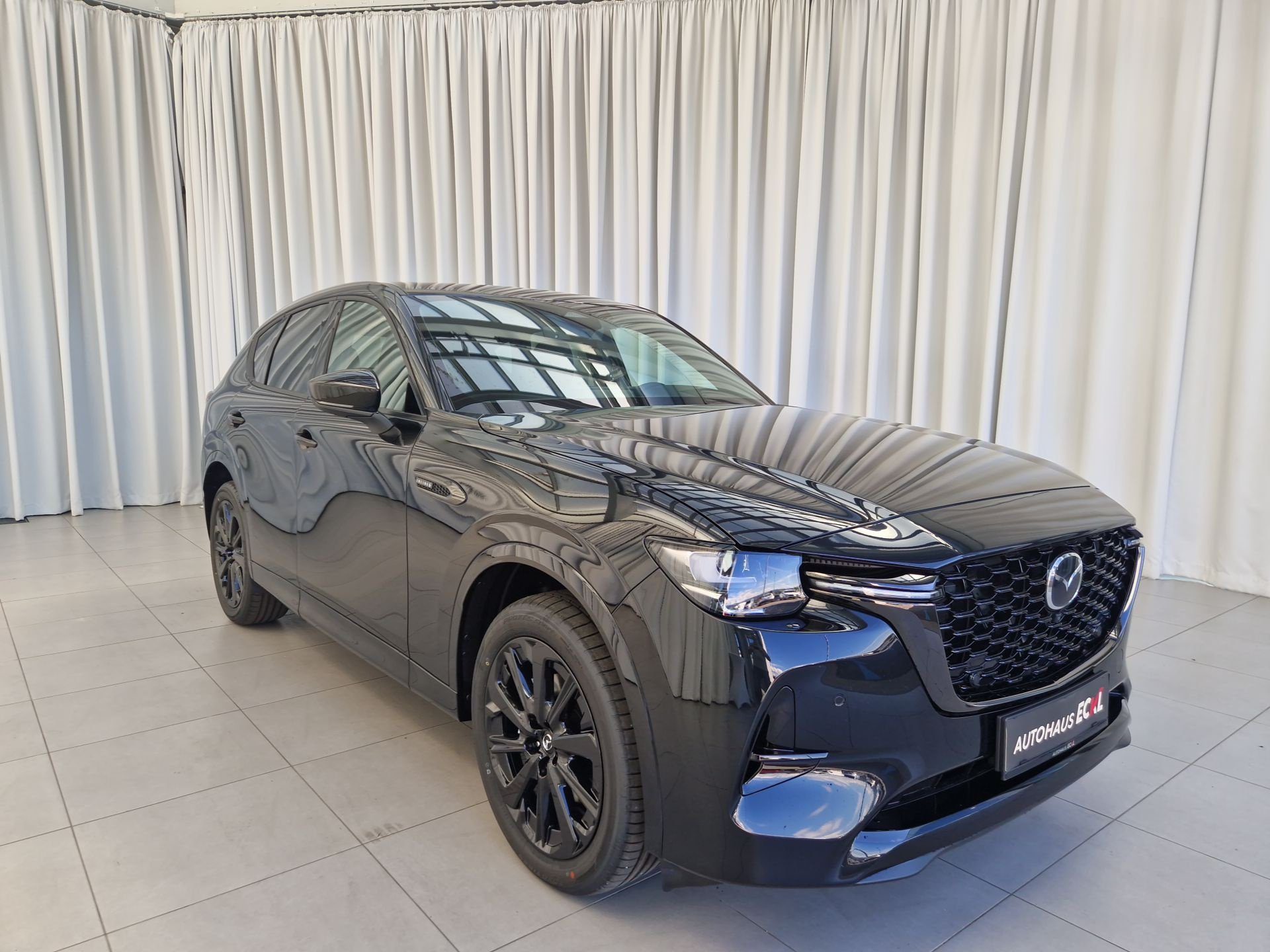 Mazda 3.3d 187 kW automat, 6 km, Rakousko — foto 2 z 25