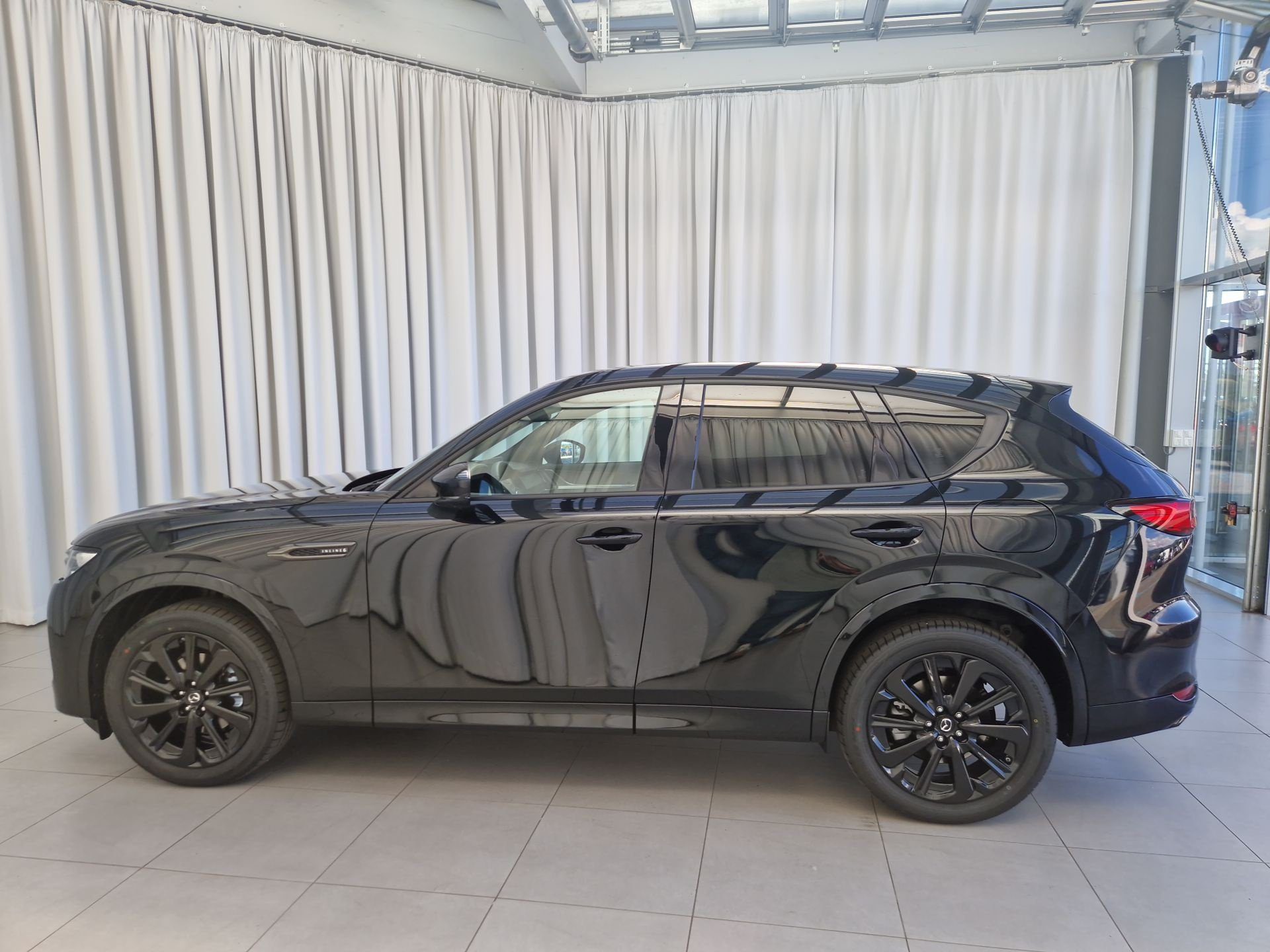 Mazda 3.3d 187 kW automat, 6 km, Rakousko — foto 6 z 25