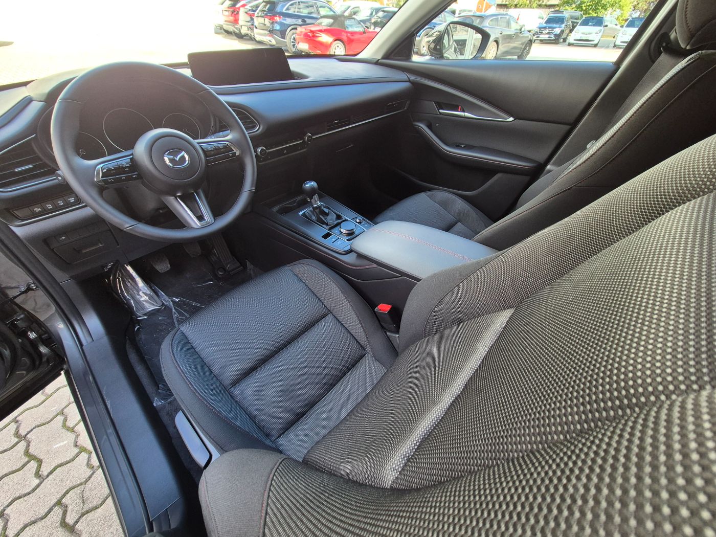 Mazda 2.5 manuál rok 2027, 4 km, Rakousko — foto 12 z 23