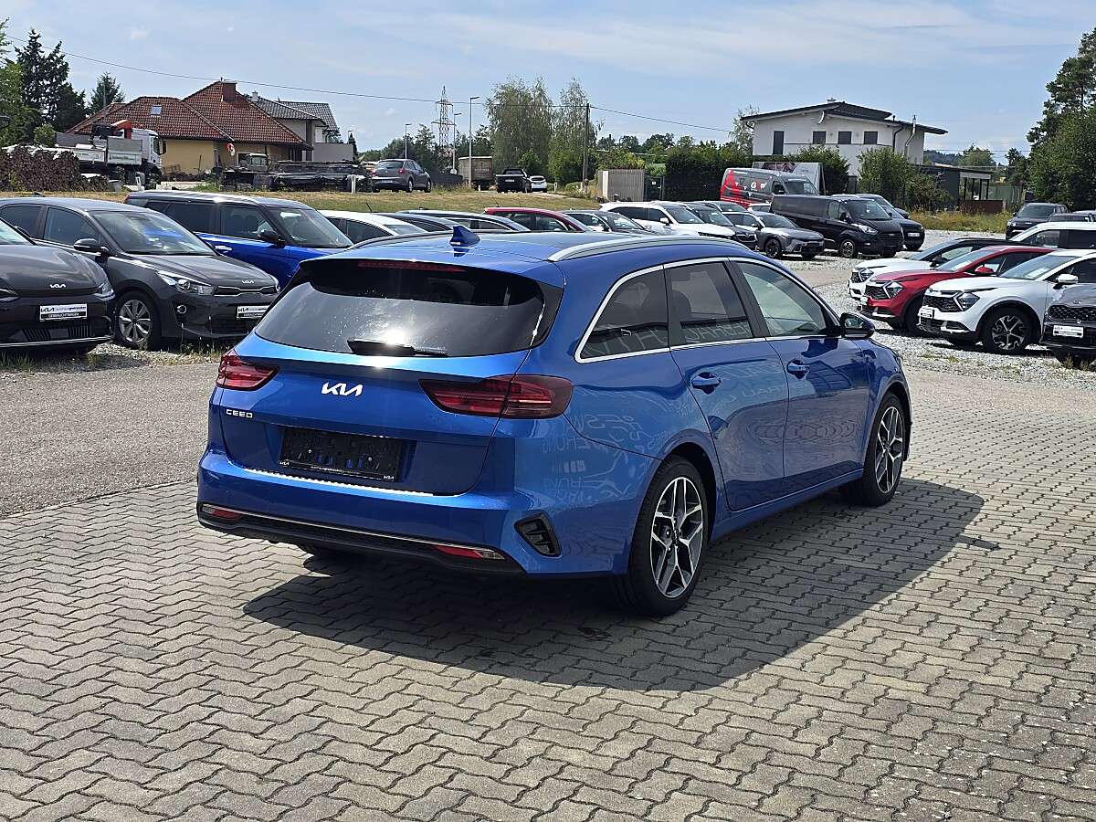 Kia Ceed 1.6 CRDi 1,6 DCT rok 2022, 73 900 km, Rakousko — foto 3 z 22