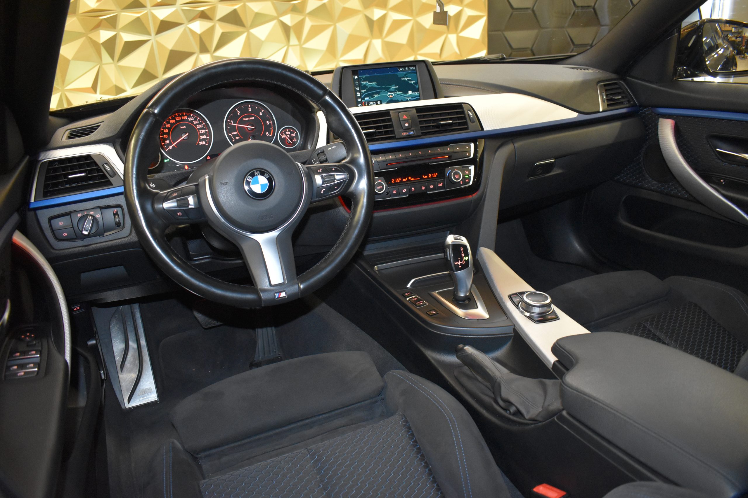 BMW 420d 140 kW rok 2018, Rakousko — foto 9 z 52