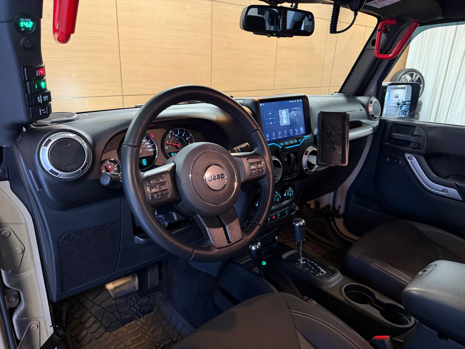 Jeep Wrangler 3,6 209 kW automat rok 2017, 26 000 km, Polsko — foto 10 z 28