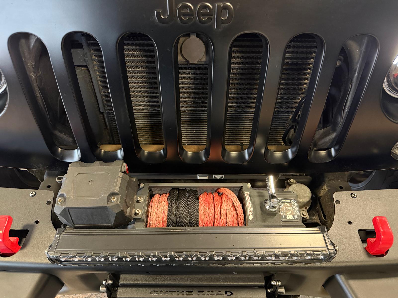 Jeep Wrangler 3,6 209 kW automat rok 2017, 26 000 km, Polsko — foto 14 z 28