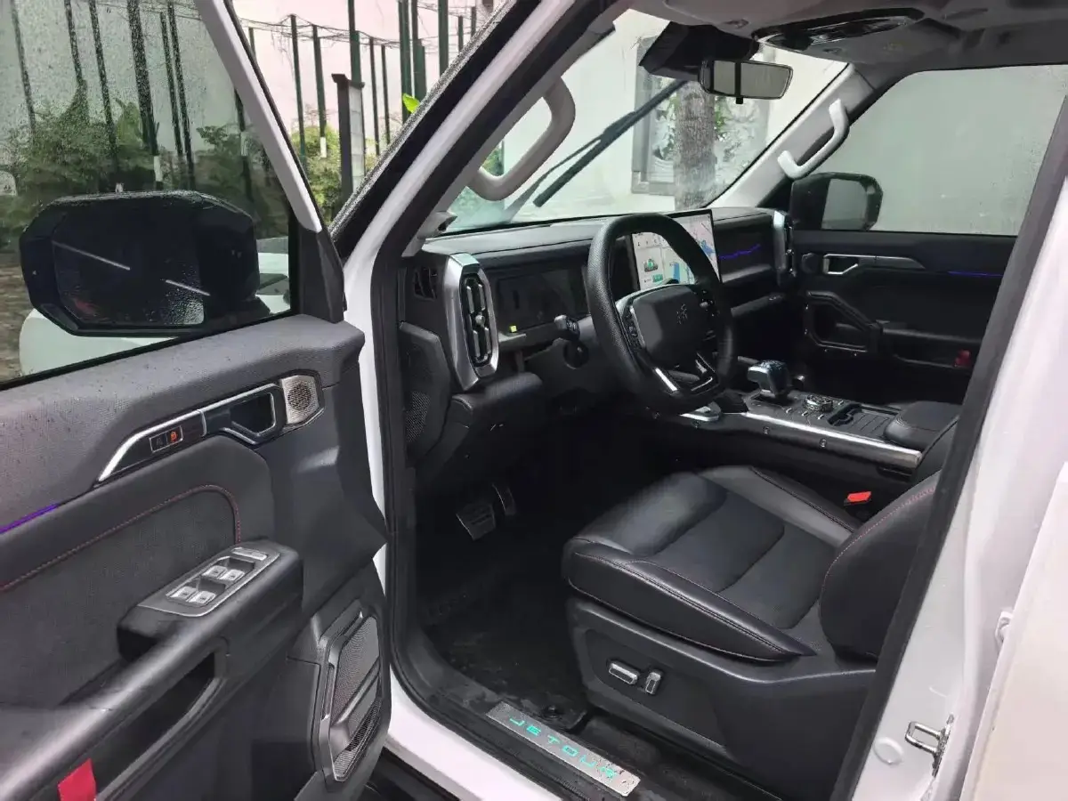 Jetour t2 4x4 340 kW automat rok 2025, 16 000 km, Polsko — foto 9 z 26