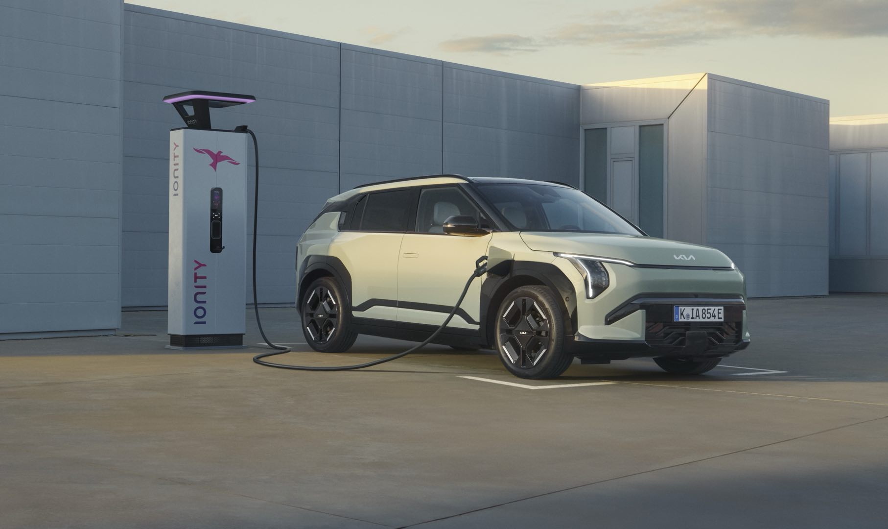 Kia Co Znaczy PHEV MHEV, 100 km, Polsko — foto 10 z 10