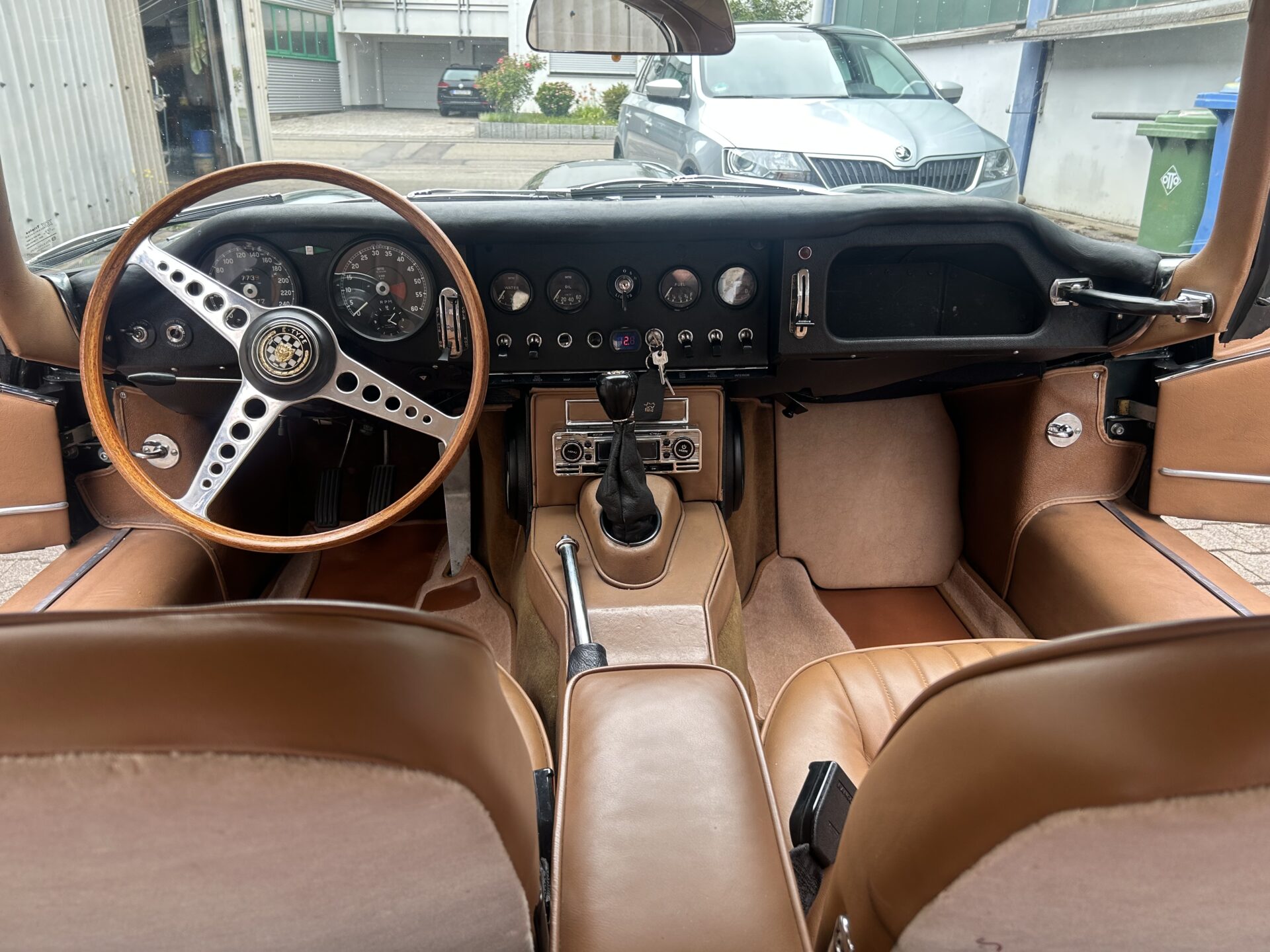 Jaguar E-Type Serie I 4.2 manuál, Rakousko — foto 11 z 40