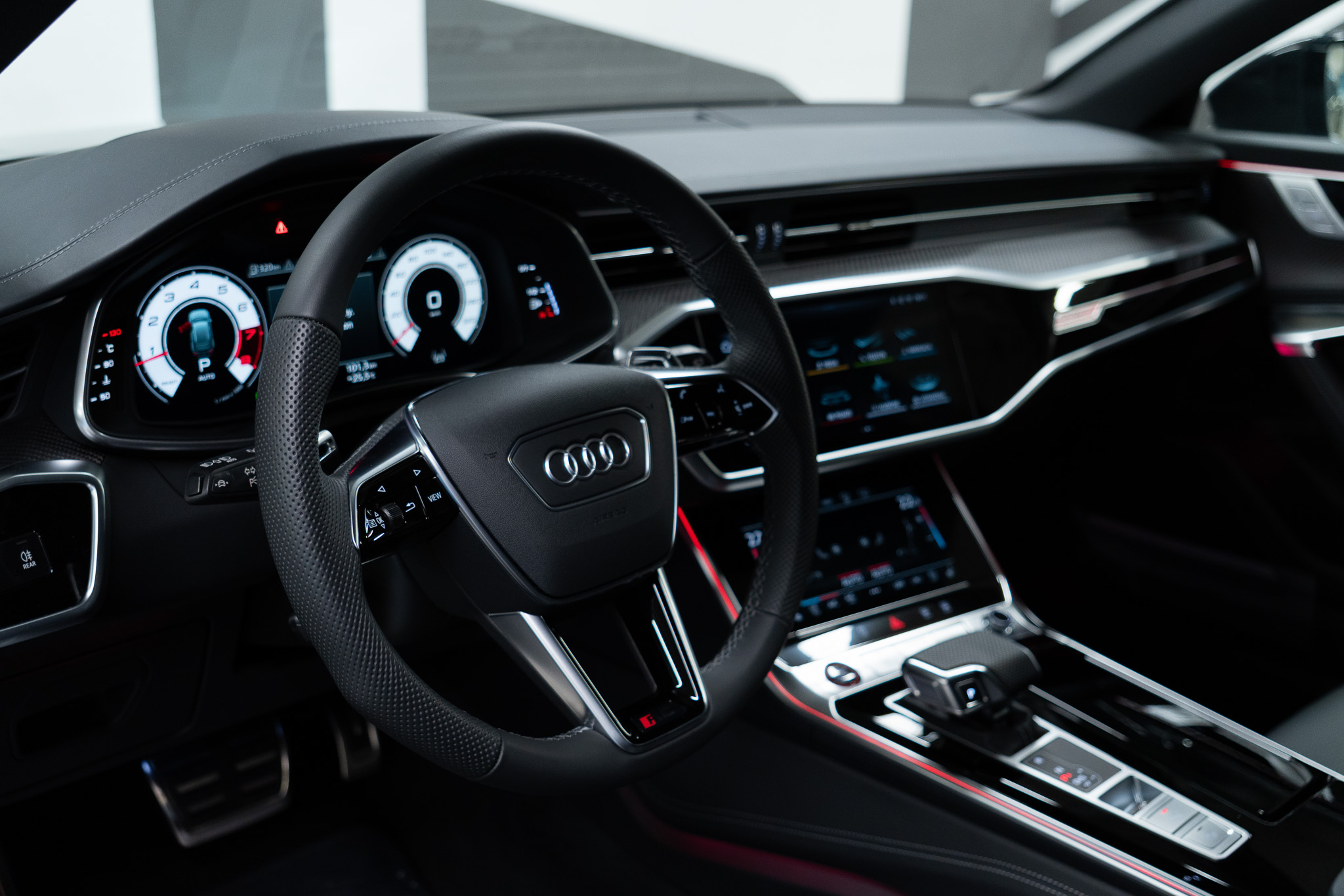 Audi 4x4 4.0 463 kW automat rok 2025, 1 913 km, Polsko — foto 5 z 60