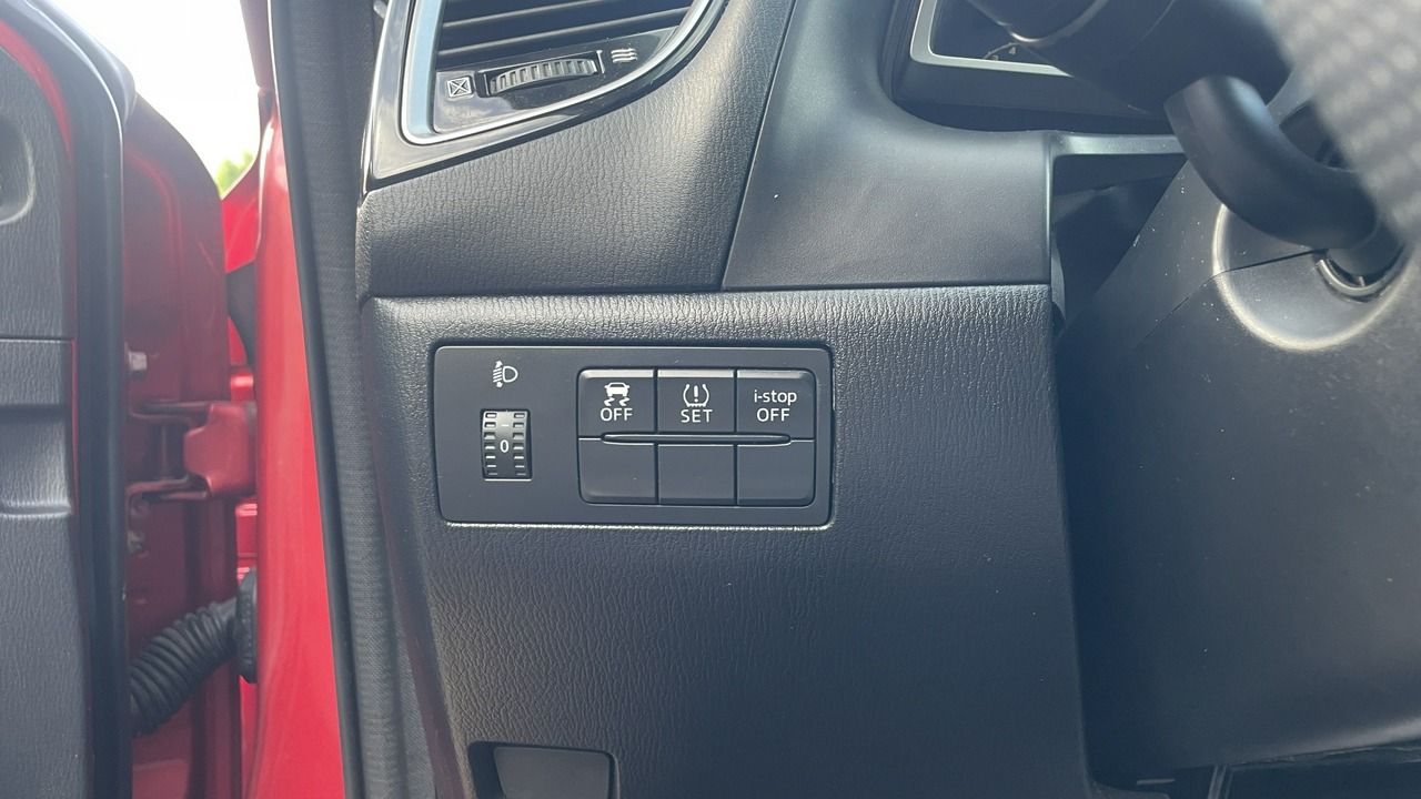Mazda 3 88 kW manuál rok 2015, 180 000 km, Polsko — foto 16 z 23