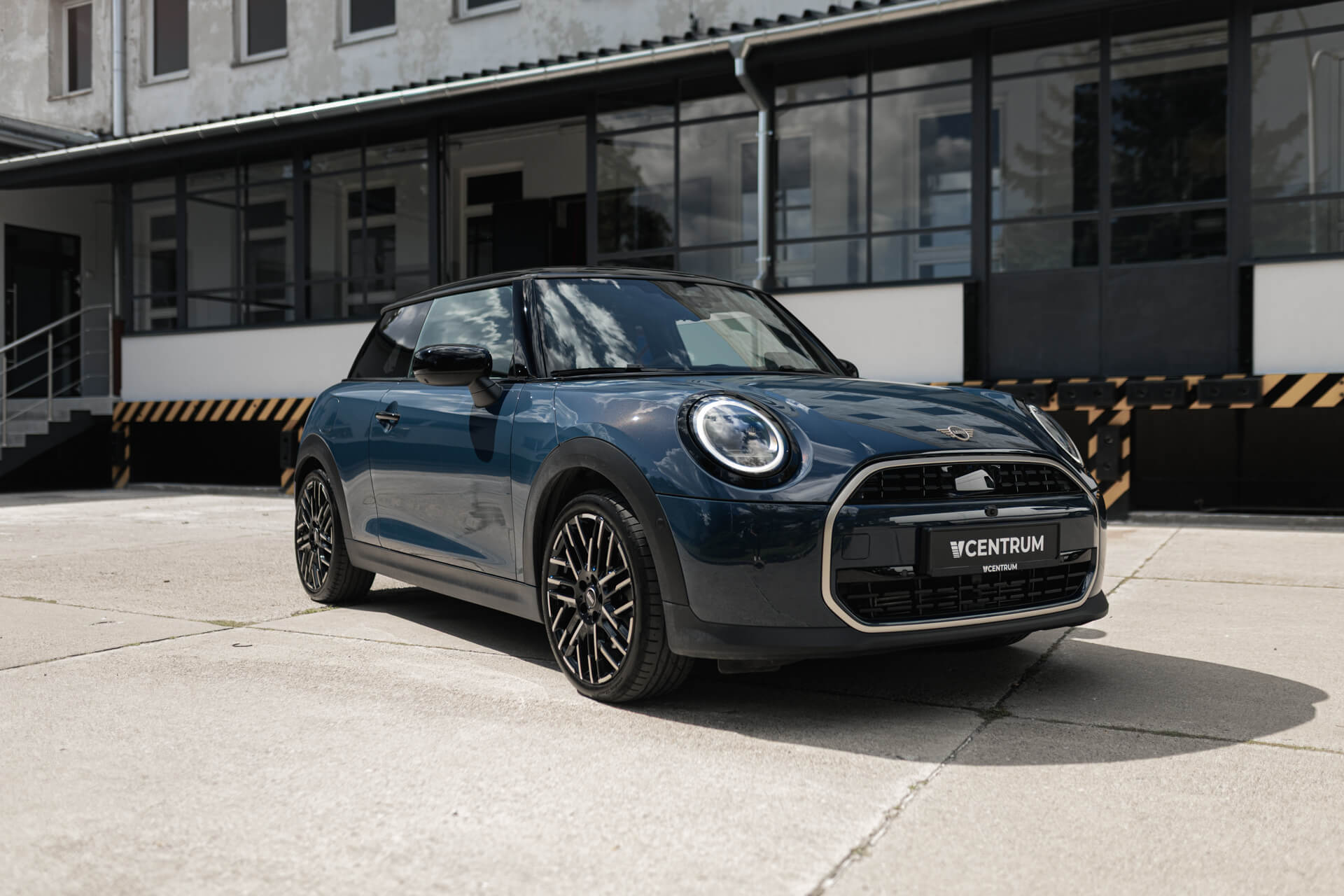 MINI Cooper Hatch Wynajem 1.5, 156 km, Polsko — foto 12 z 15
