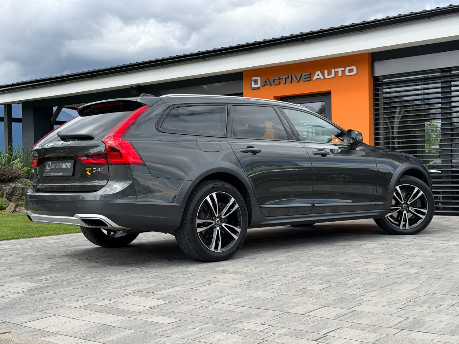 Volvo v90 AWD 140 kW automat rok 2018, 192 942 km, Slovensko — foto 8 z 47
