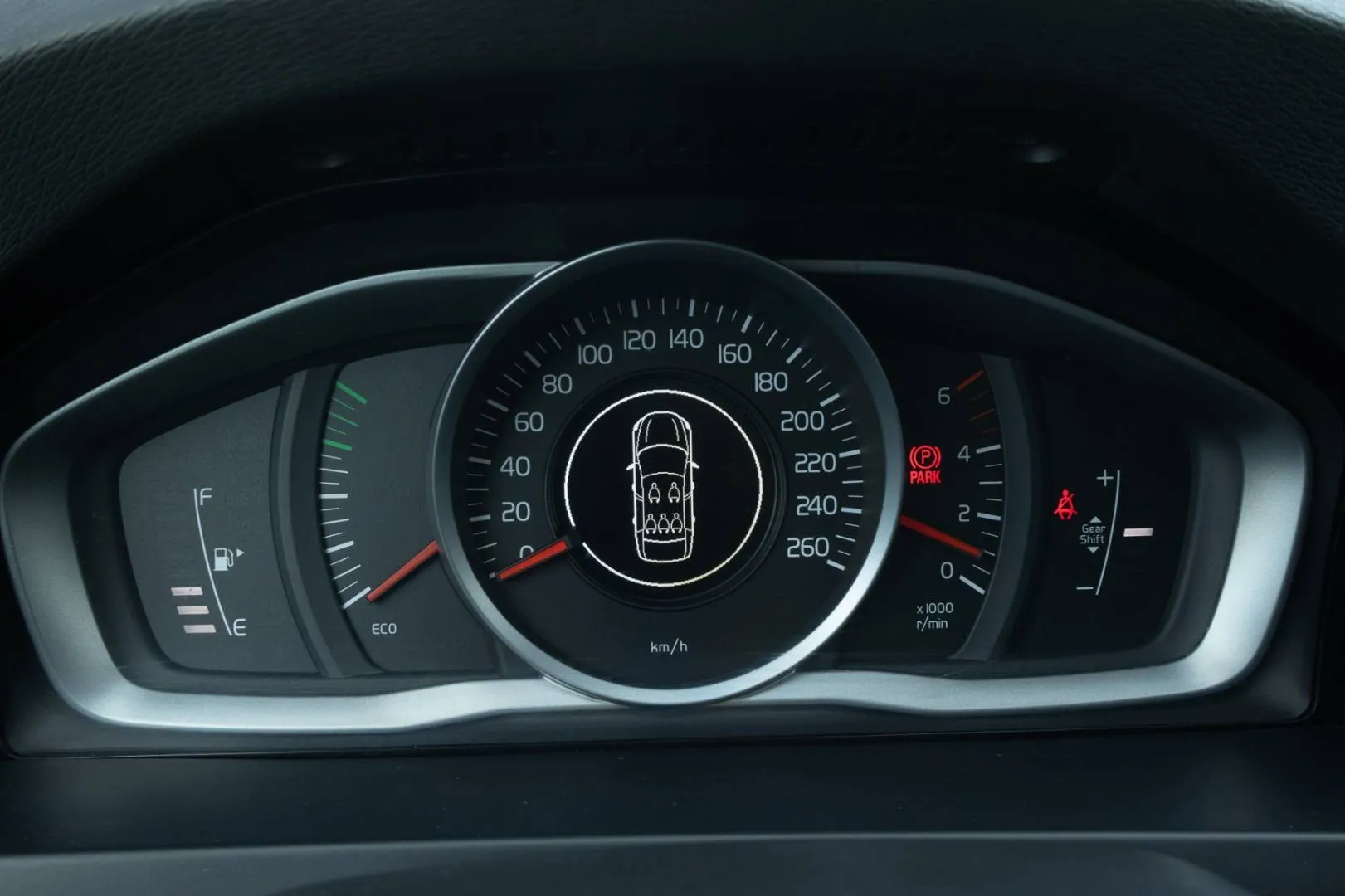 Volvo v60 2.0 88 kW manuál rok 2016, 195 319 km, Slovensko — foto 14 z 23
