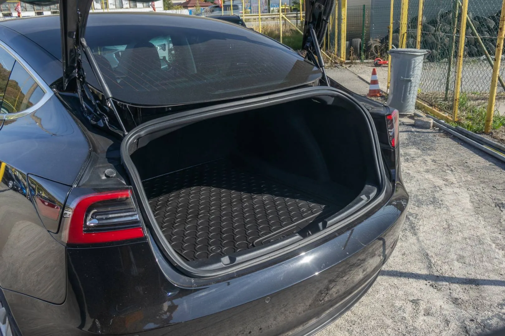 Tesla Model 3 AWD 340 kW automat rok 2019, 111 111 km, Slovensko — foto 10 z 25