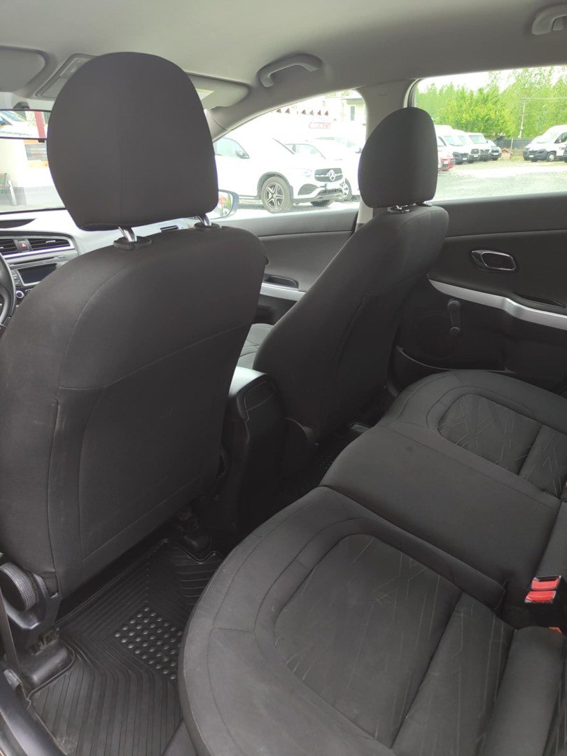 Kia Ceed 1.6 CRDi 81 kW manuál rok 2017, 92 583 km, Slovensko — foto 10 z 14