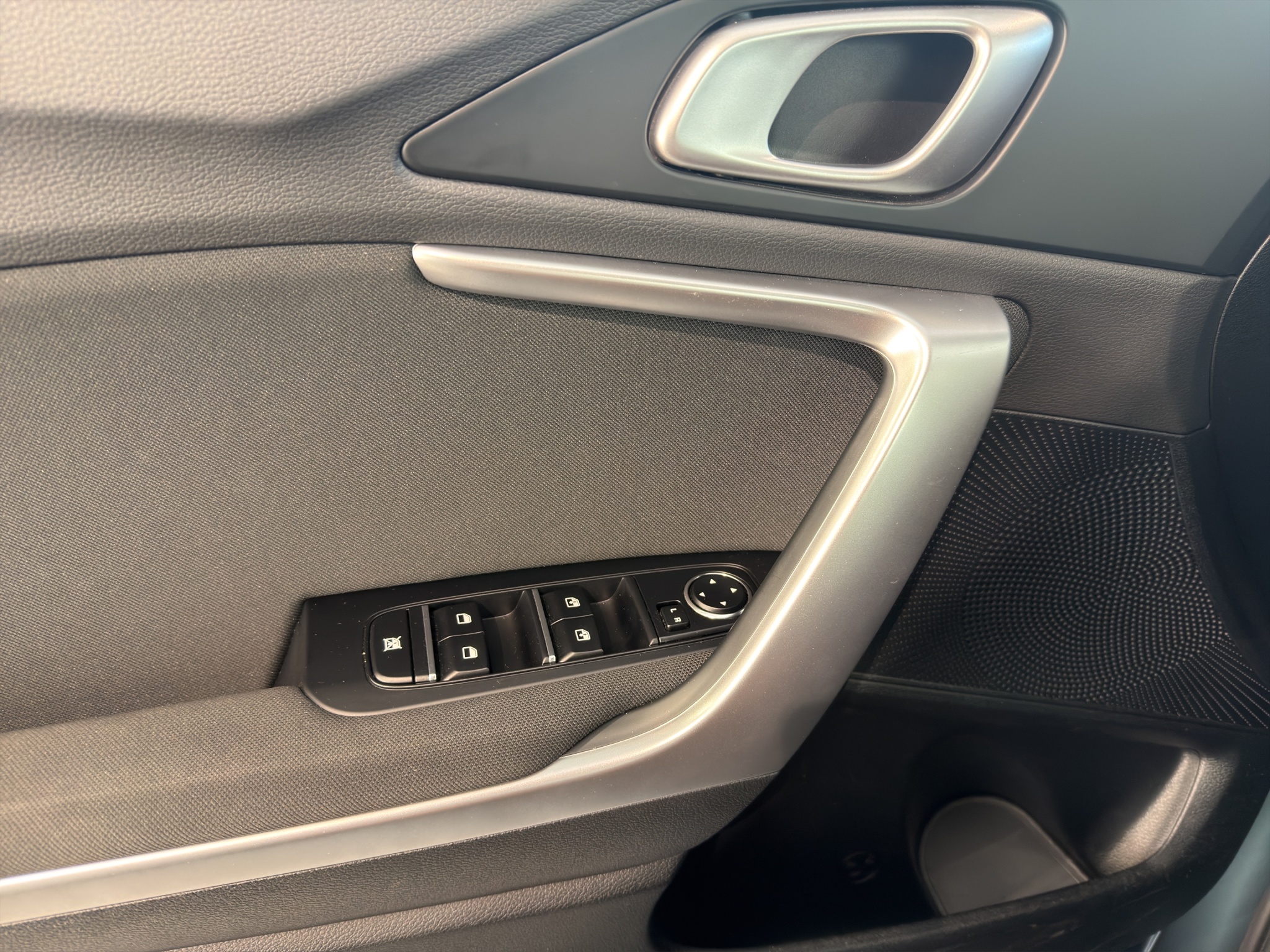 Kia Ceed 1.5 T-GDI 1,5 103kW manuál, Slovensko — foto 13 z 20