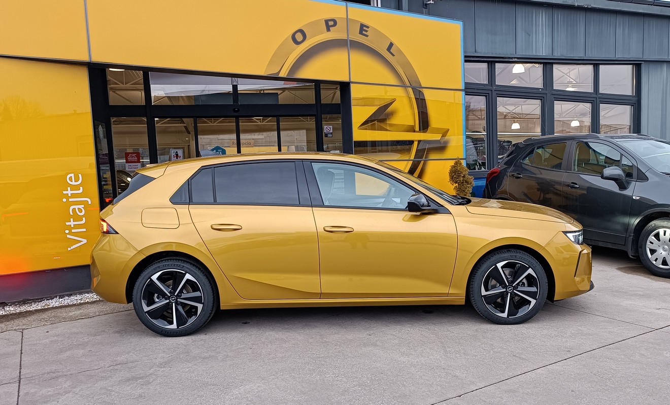 Opel Astra Edition 1.2t 1,2T manuál, Slovensko — foto 2 z 21