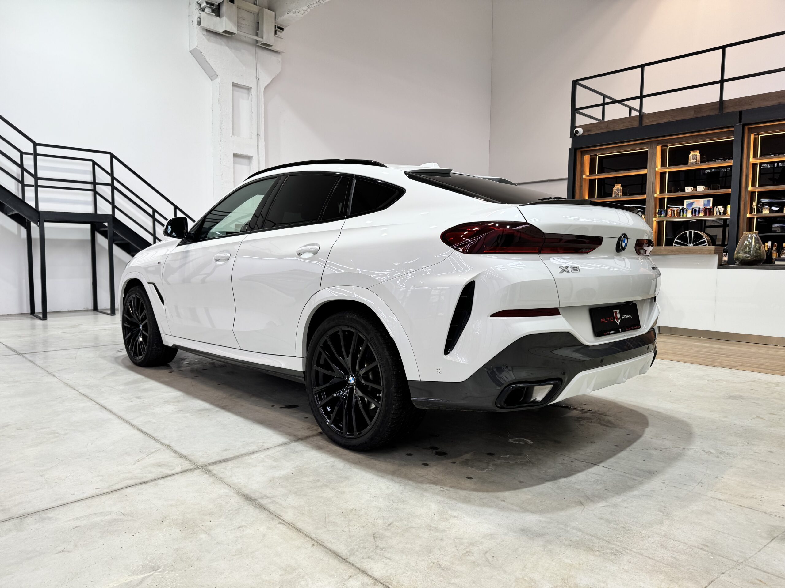 BMW x6 xDrive mHEV, Slovensko — foto 4 z 19