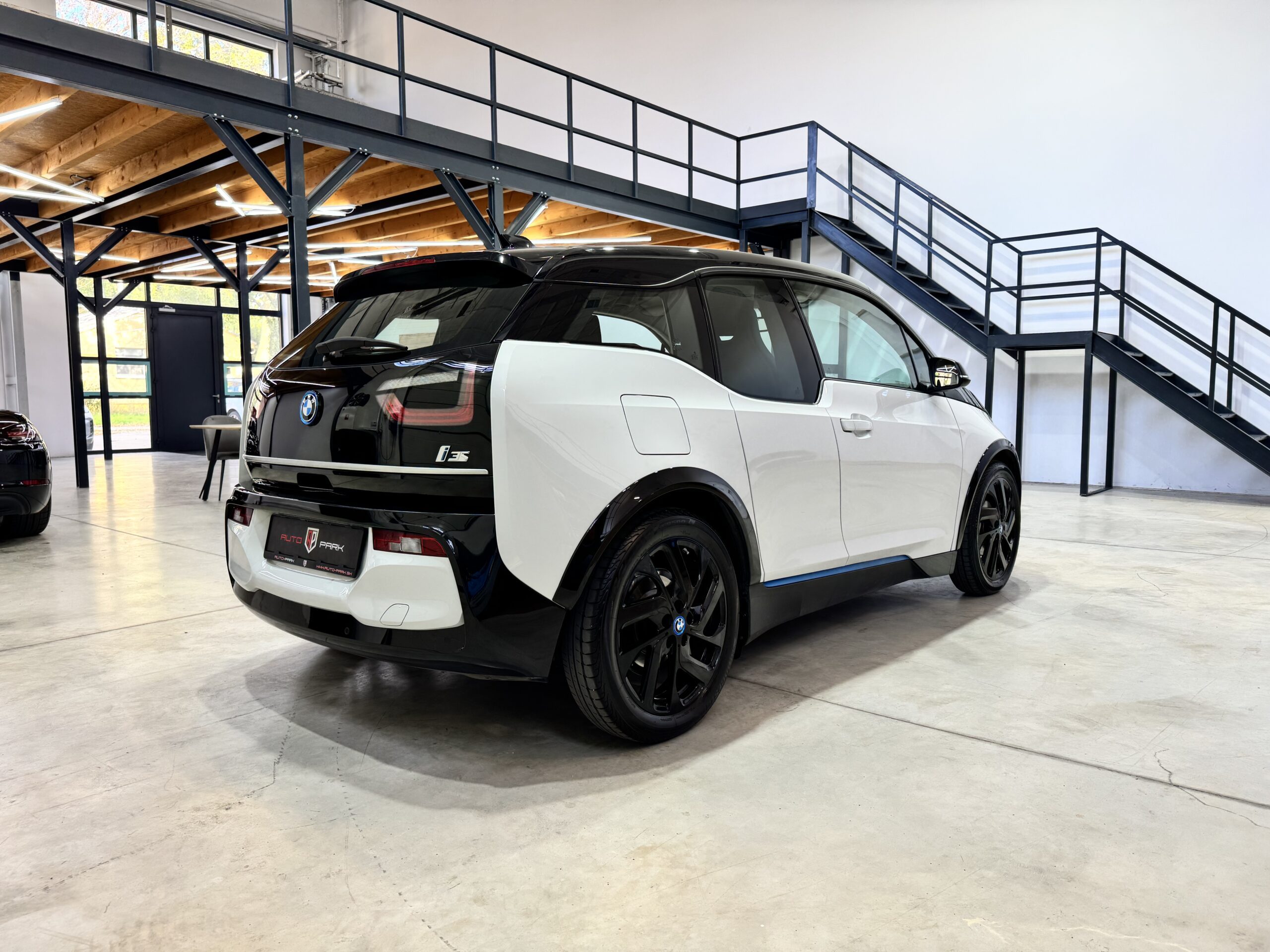BMW i3s, Slovensko — foto 4 z 17