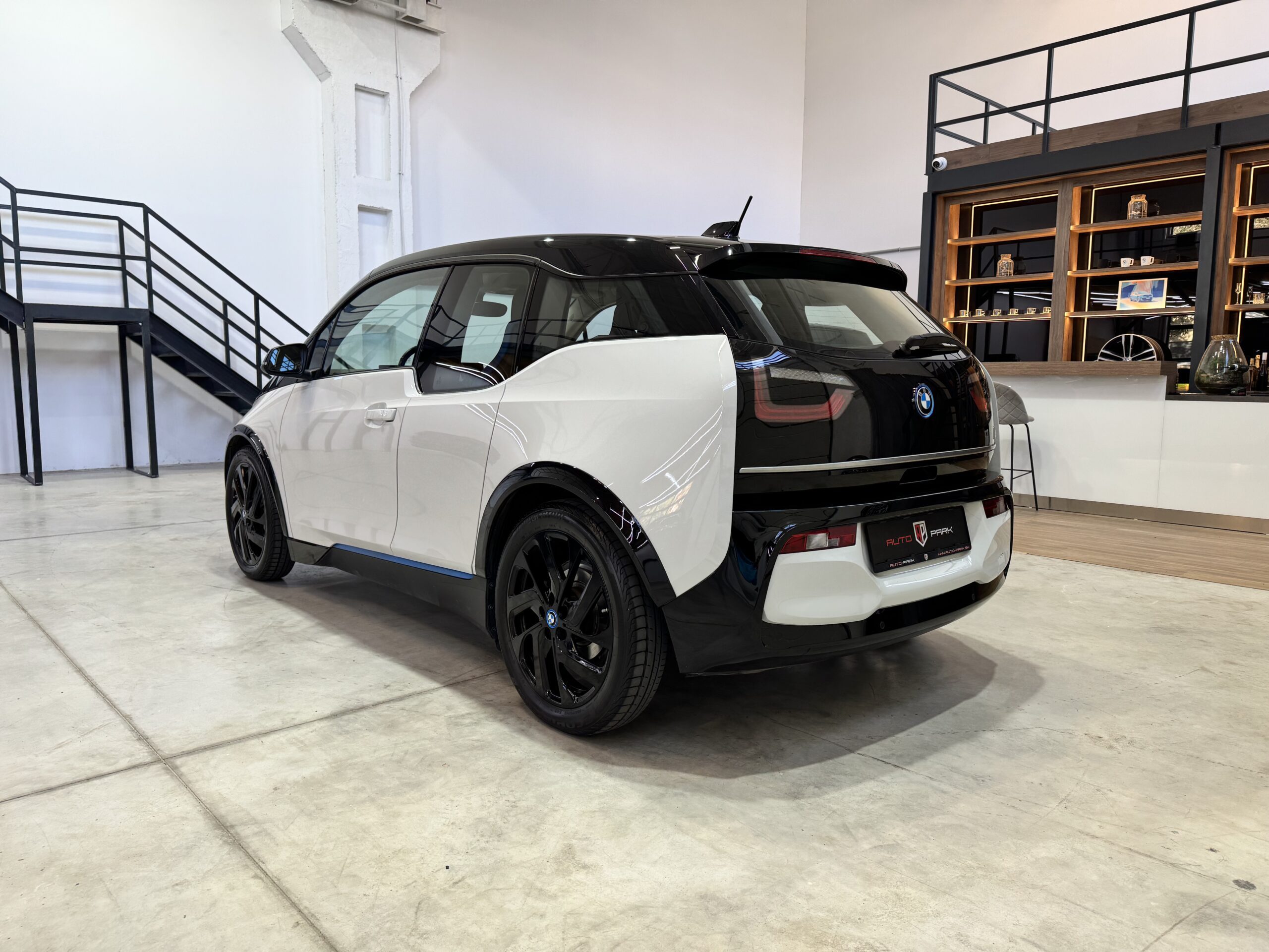 BMW i3s, Slovensko — foto 6 z 17