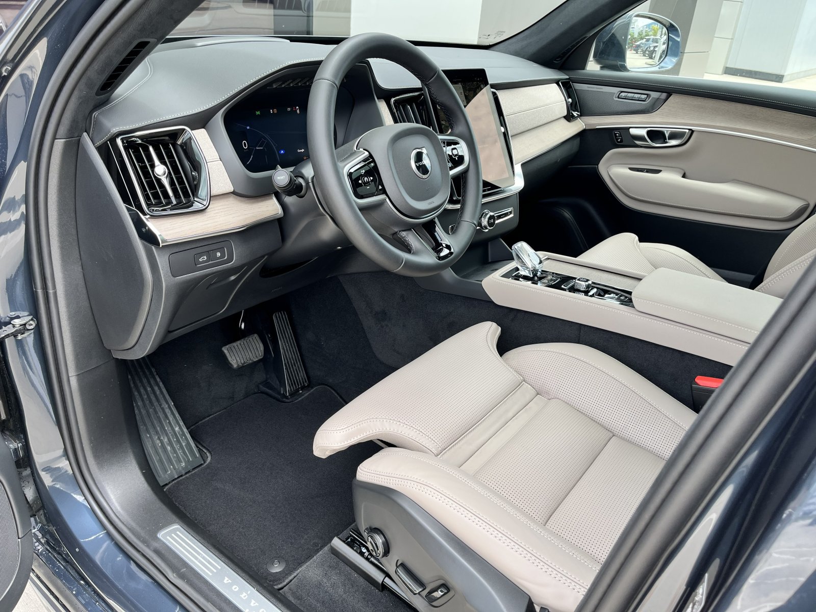 Volvo XC90 4x4 automat rok 2026, Slovensko — foto 12 z 49