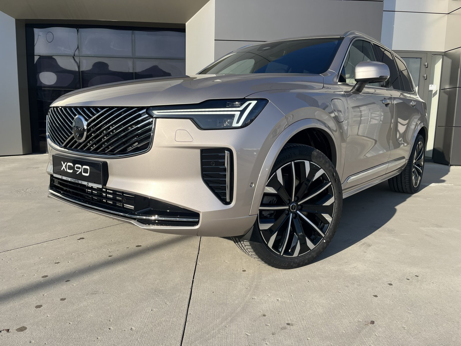 Volvo XC90 4x4 automat rok 2026, 1 000 km, Slovensko — foto 12 z 53