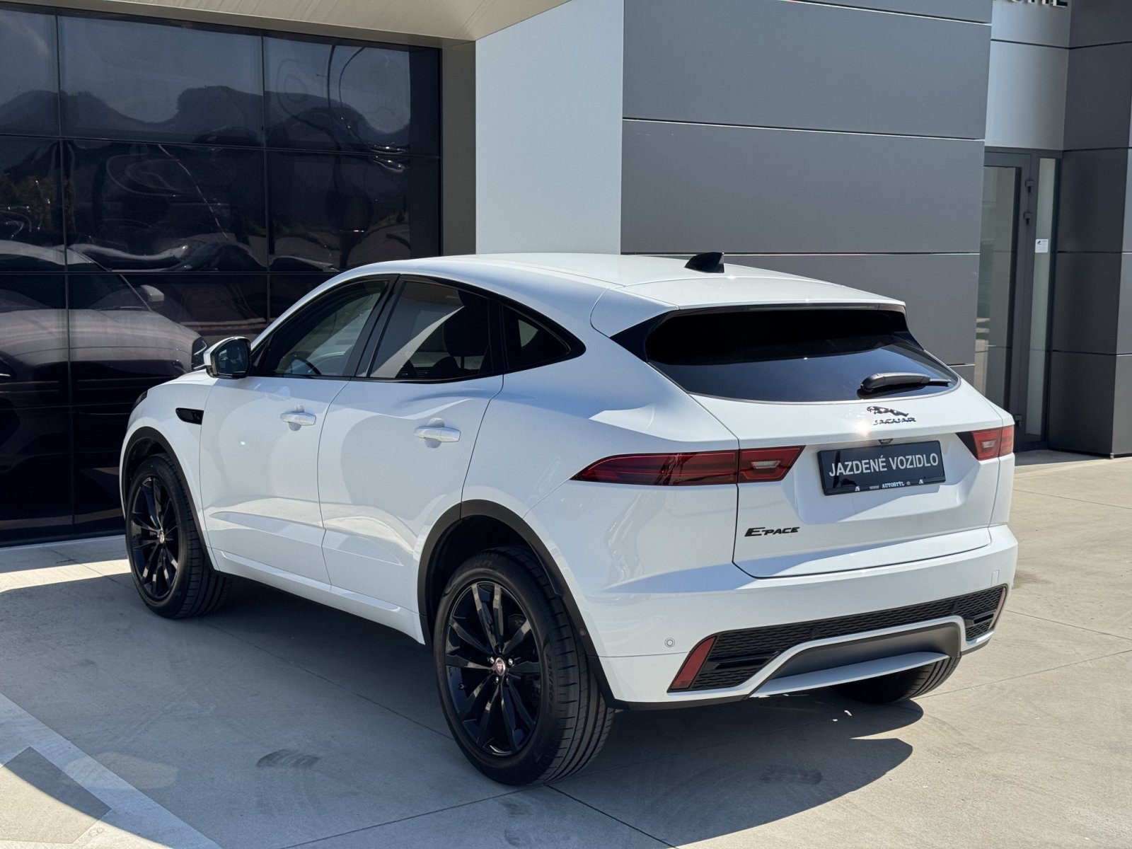 Jaguar E-pace d165 4x4 2.0d MHEV automat rok 2022, 61 000 km, Slovensko — foto 10 z 48