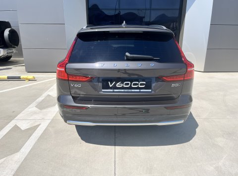 Volvo v60 4x4 automat rok 2025, 8 090 km, Slovensko — foto 9 z 41