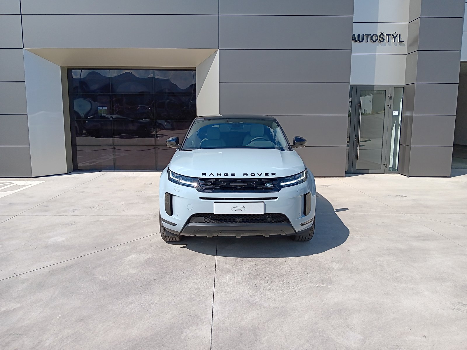 Land Rover Range Evoque 4x4 1.5 PHEV automat rok 2025, Slovensko — foto 2 z 45