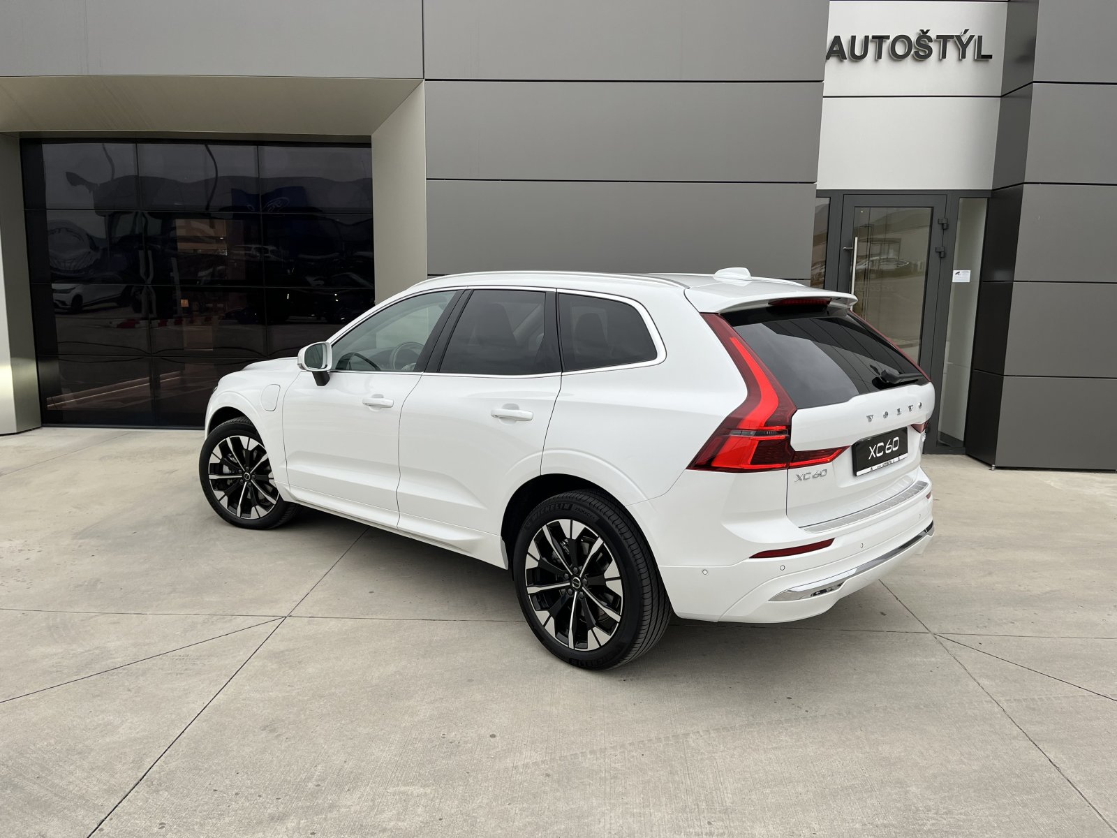 Volvo XC60 4x4 automat rok 2025, 6 000 km, Slovensko — foto 4 z 49