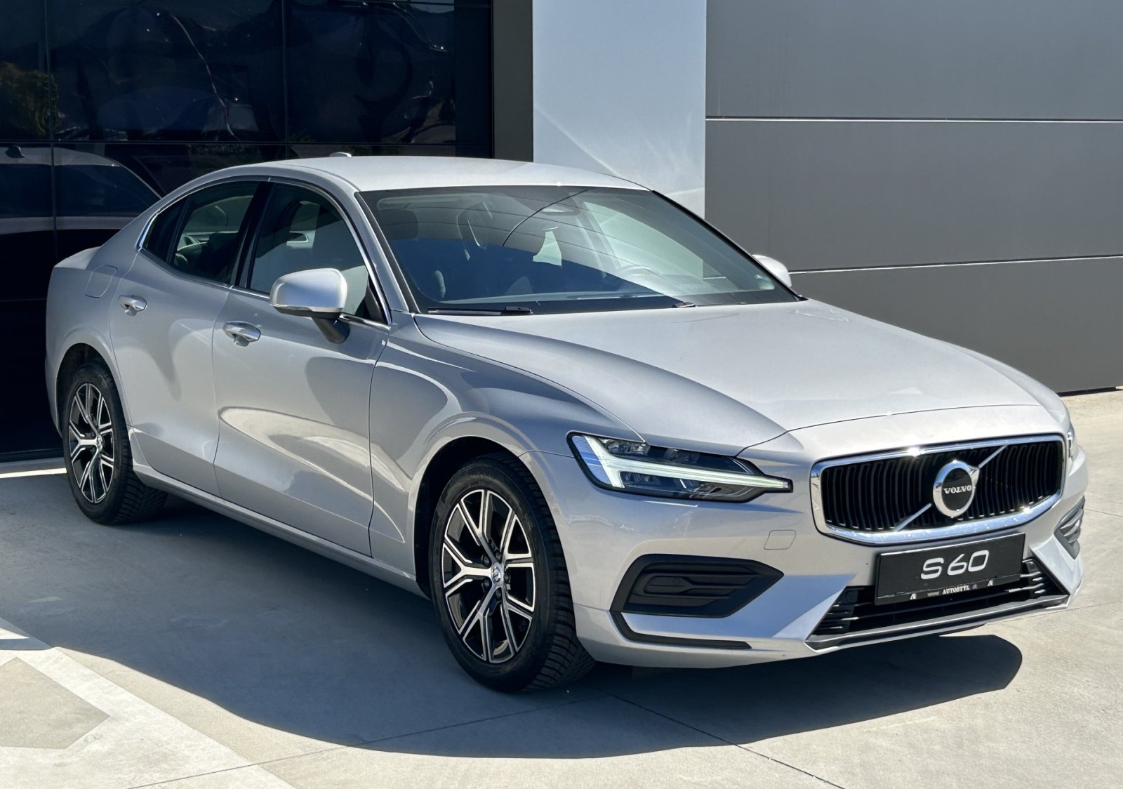 Volvo s60 automat rok 2024, 41 500 km, Slovensko — foto 4 z 28