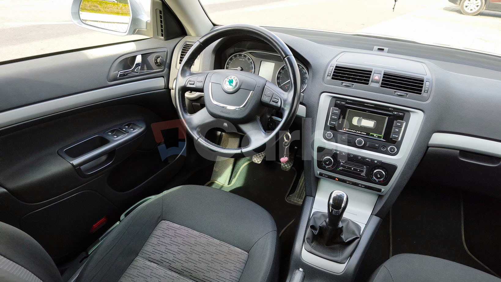 Škoda Octavia 1.6 TDI manuál rok 2013, 158 000 km, Slovensko — foto 13 z 29