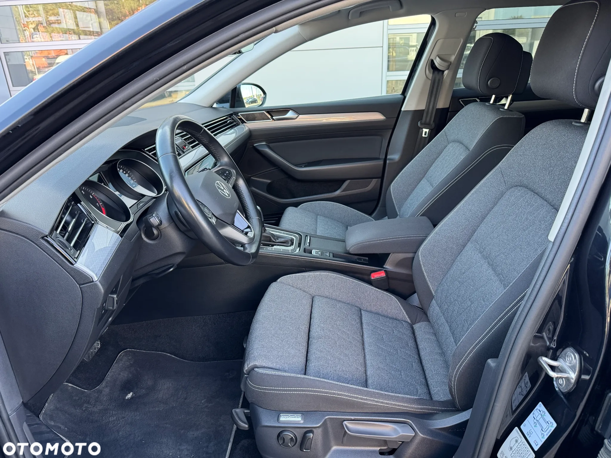 Volkswagen Passat 2.0 TSI rok 2022, 244 093 km, Polsko — foto 9 z 48
