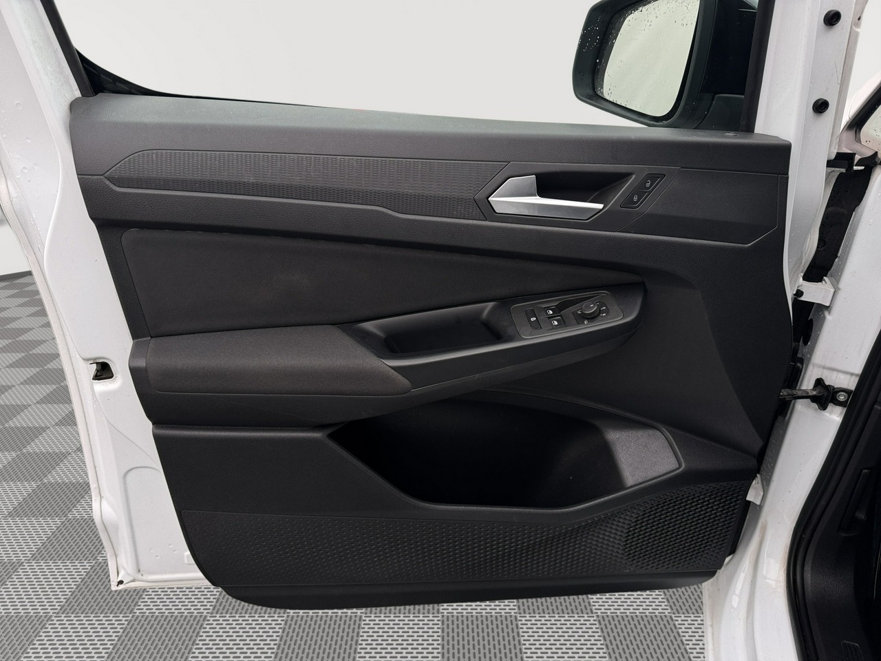 Ford Tourneo Connect 2.0 90 kW manuál rok 2023, 87 303 km, Polsko — foto 10 z 27