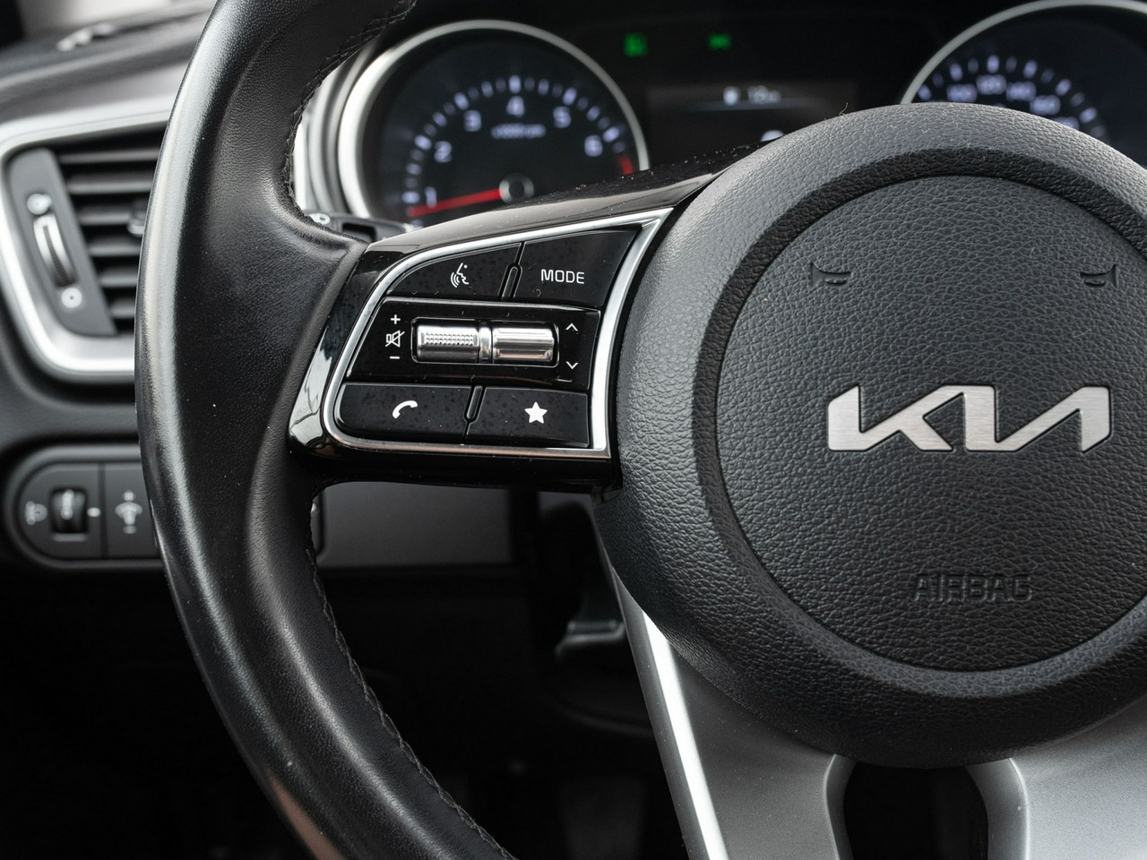 Kia 1.5 118 kW manuál rok 2021, 123 125 km, Polsko — foto 13 z 24
