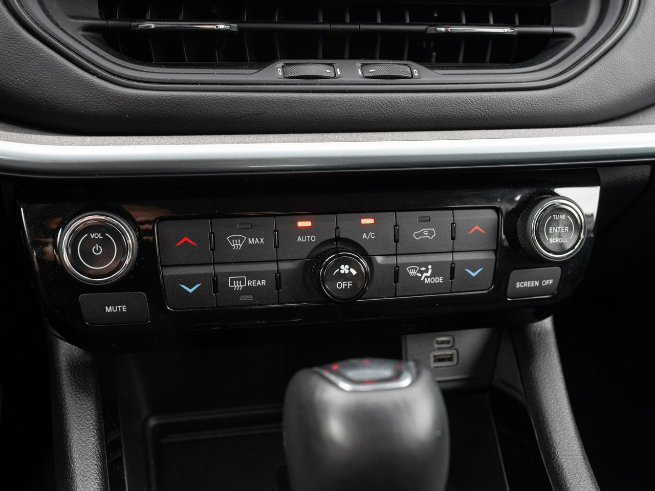 Jeep Compass 1.5 96 kW automat rok 2022, 30 045 km, Polsko — foto 15 z 26