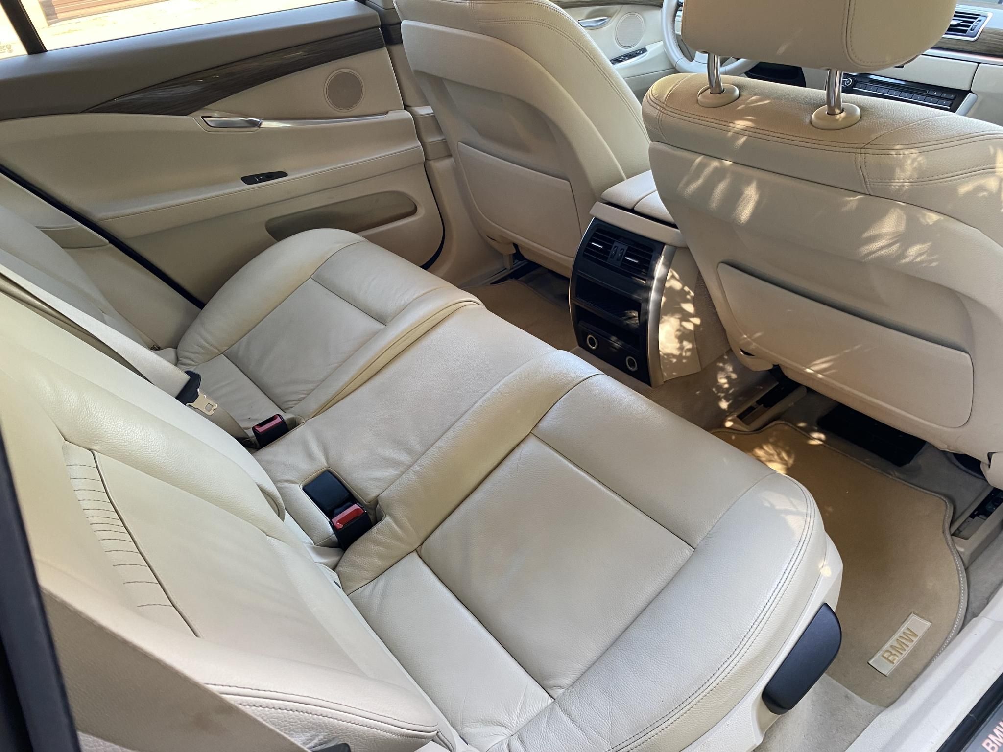 BMW 5-ÖS 2,0 135 kW rok 2014, Maďarsko — foto 8 z 18