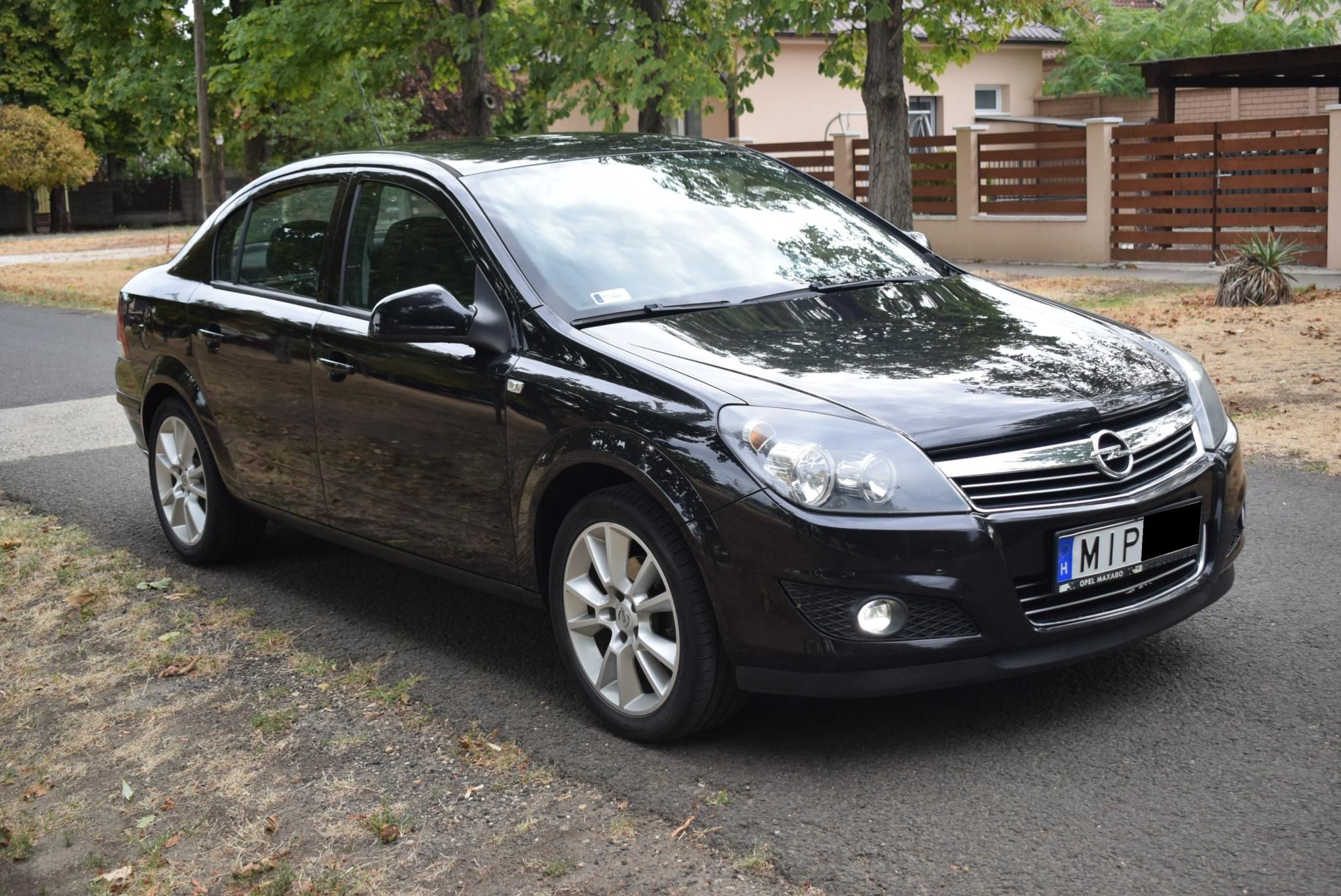Opel Astra H 1,6 85 kW rok 2012, Maďarsko — foto 2 z 12