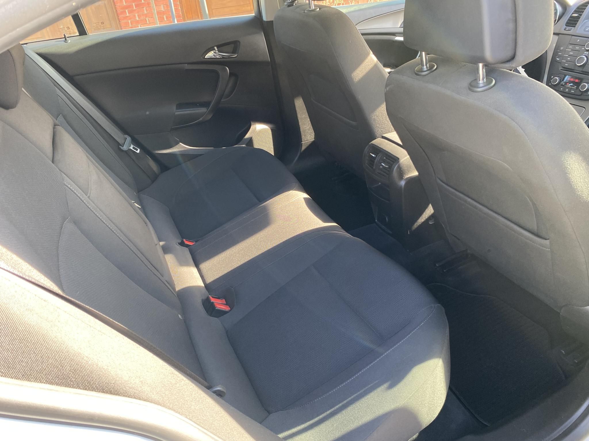 Opel Insignia 1.6 132 kW rok 2012, Maďarsko — foto 7 z 15