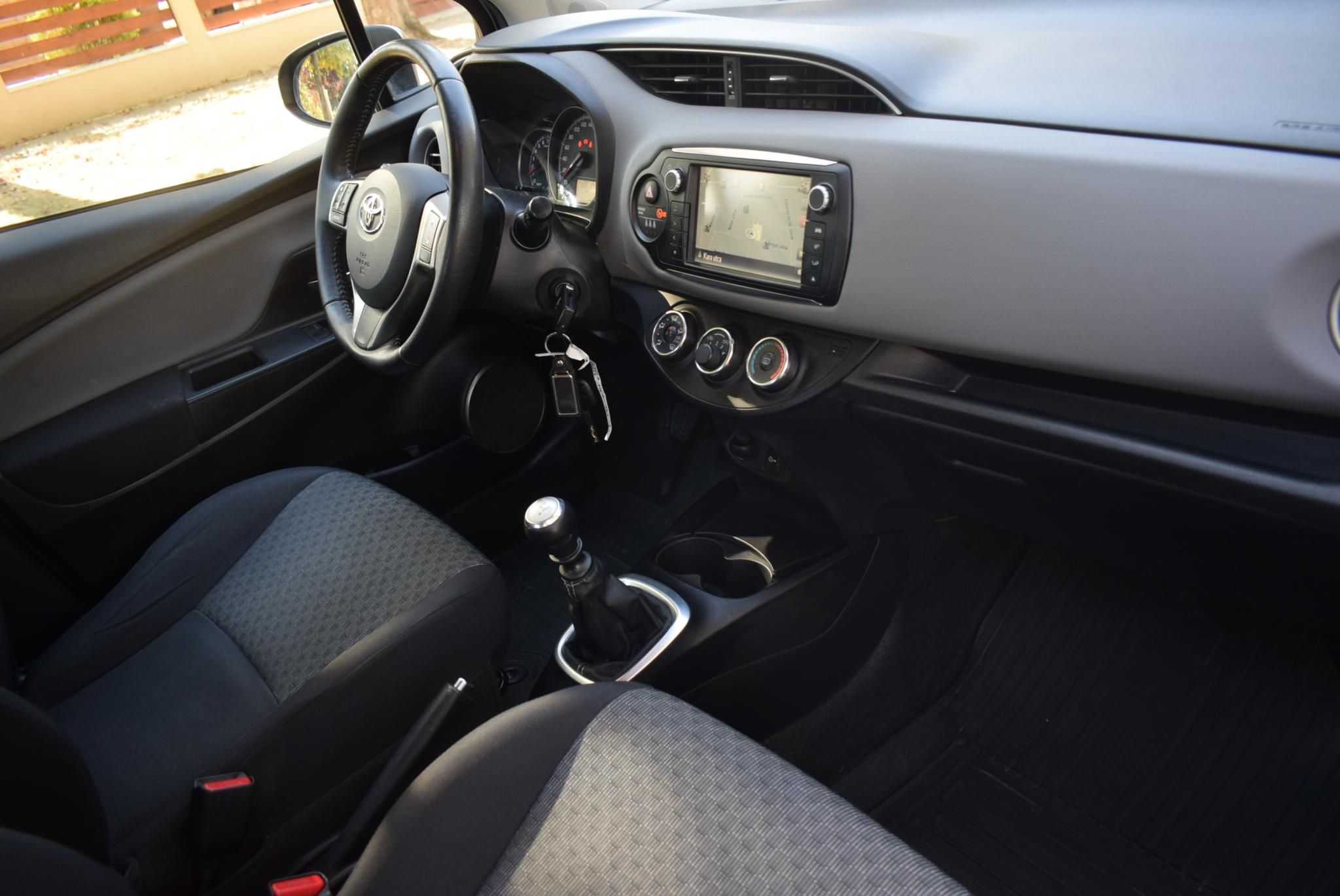 Toyota Yaris 1,3 73 kW rok 2016, Maďarsko — foto 5 z 15
