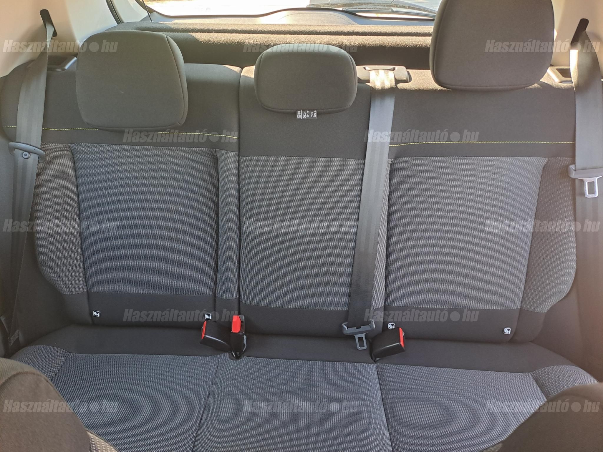 Citroën c3 1.2 61 kW manuál rok 2023, 67 000 km, Maďarsko — foto 8 z 60