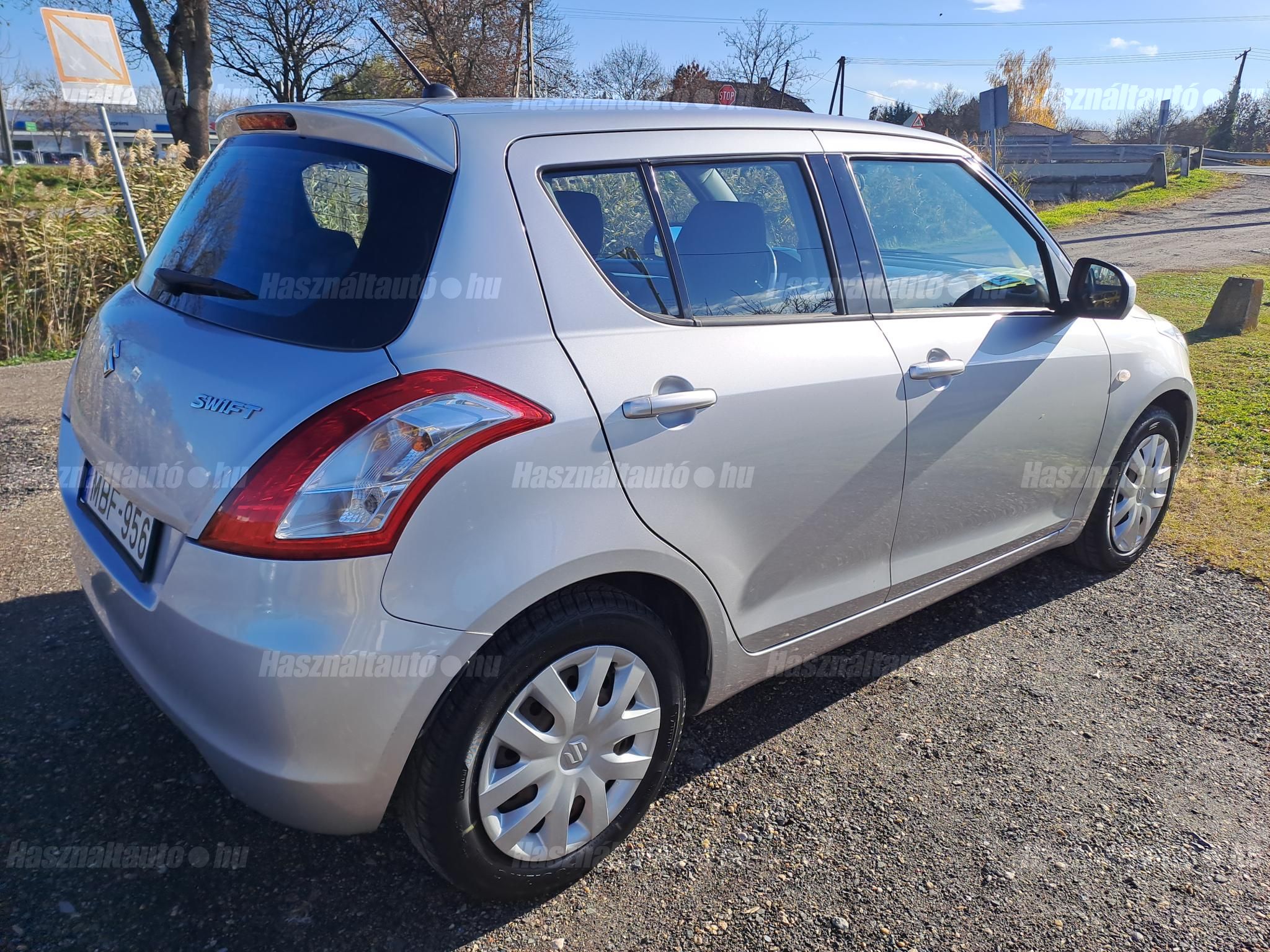 Suzuki Swift 1.2 69 kW manuál rok 2012, 108 000 km, Maďarsko — foto 4 z 60