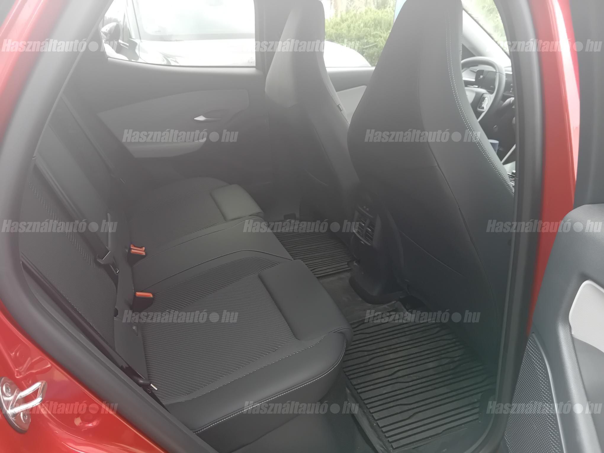 Ford Explorer 1,2 250 kW rok 2025, 11 900 km, Maďarsko — foto 7 z 12