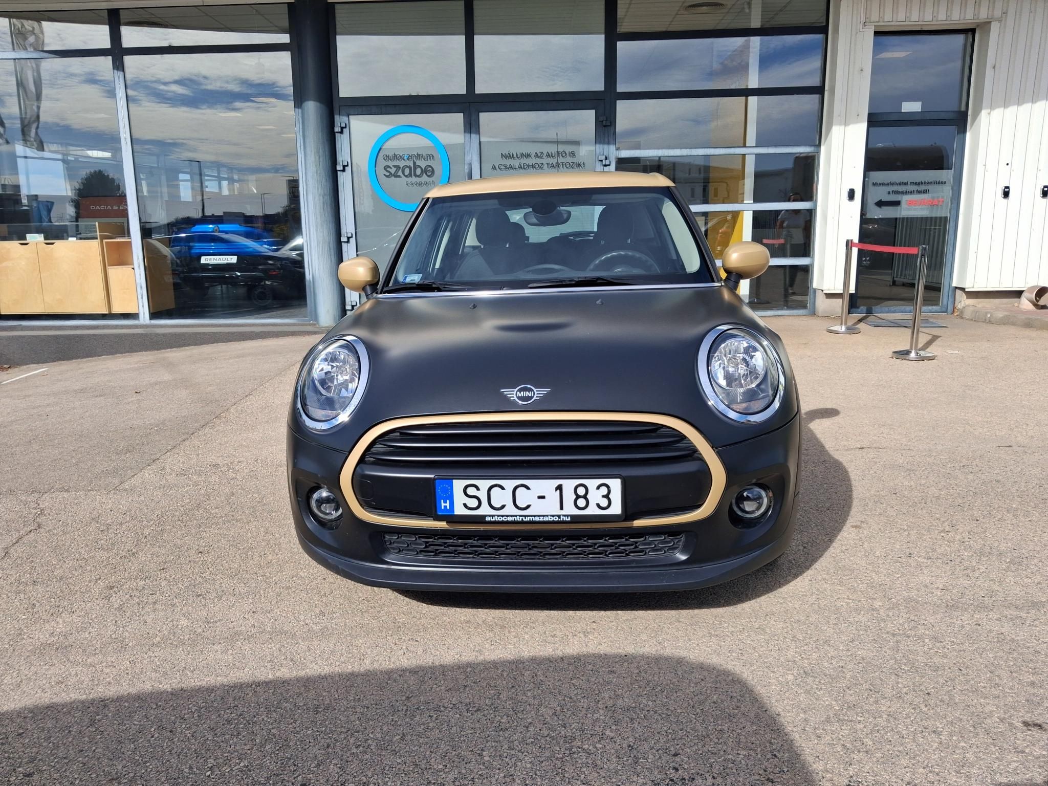 MINI Cooper 1.5 100 kW rok 2020, 102 166 km, Maďarsko — foto 2 z 25