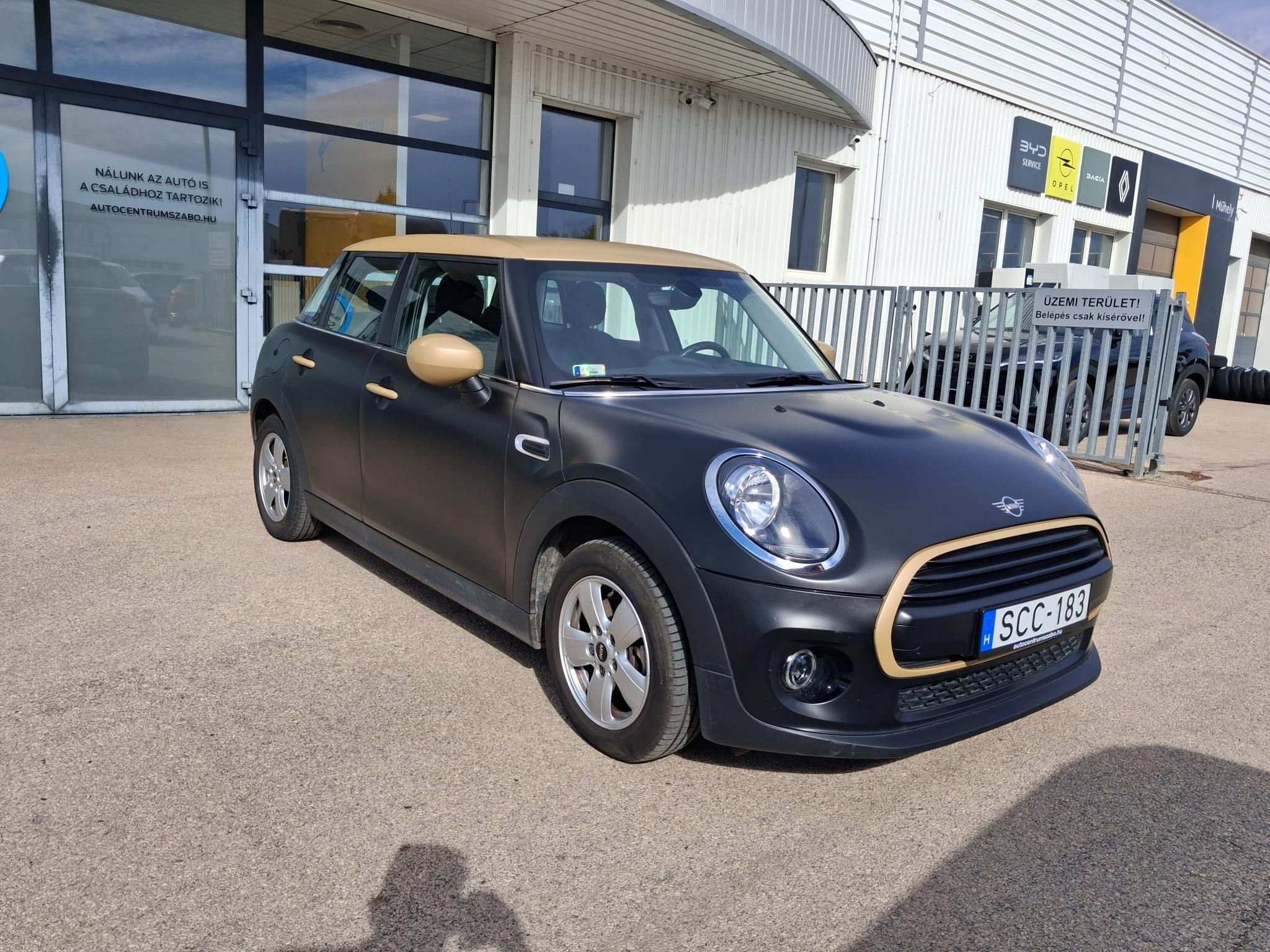 MINI Cooper 1.5 100 kW rok 2020, 102 166 km, Maďarsko — foto 3 z 25