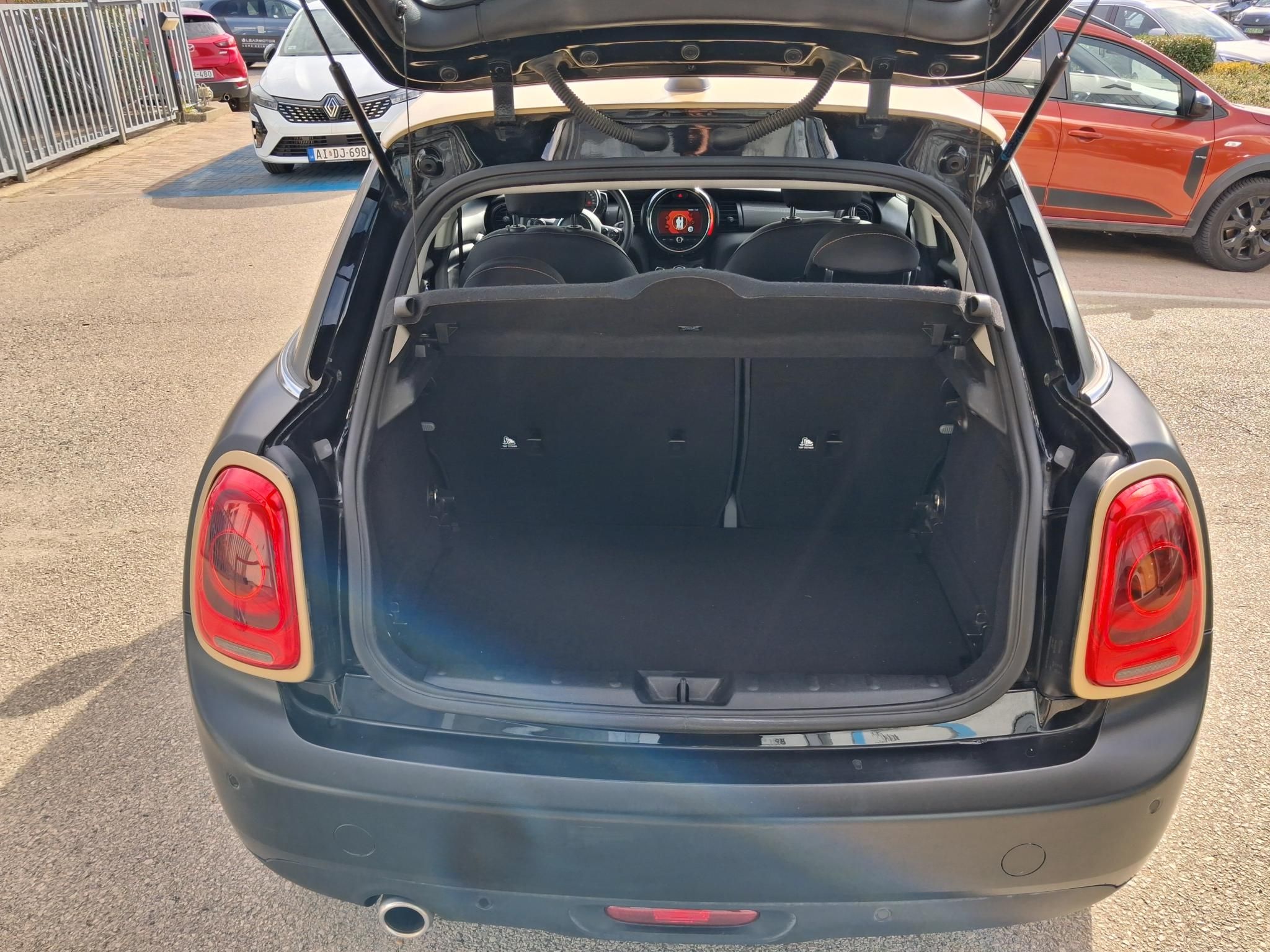 MINI Cooper 1.5 100 kW rok 2020, 102 166 km, Maďarsko — foto 5 z 25